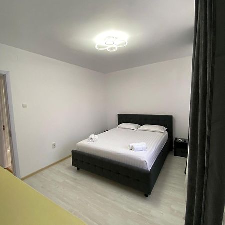Sorinaapartament Târgu Neamț Exteriör bild