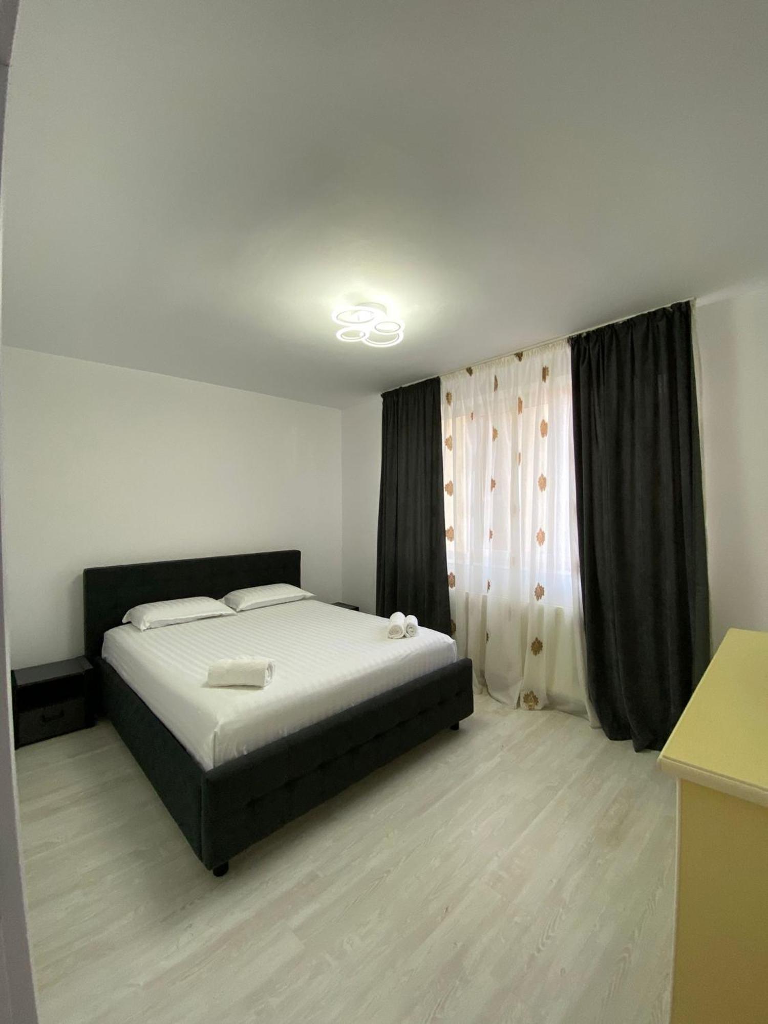 Sorinaapartament Târgu Neamț Exteriör bild