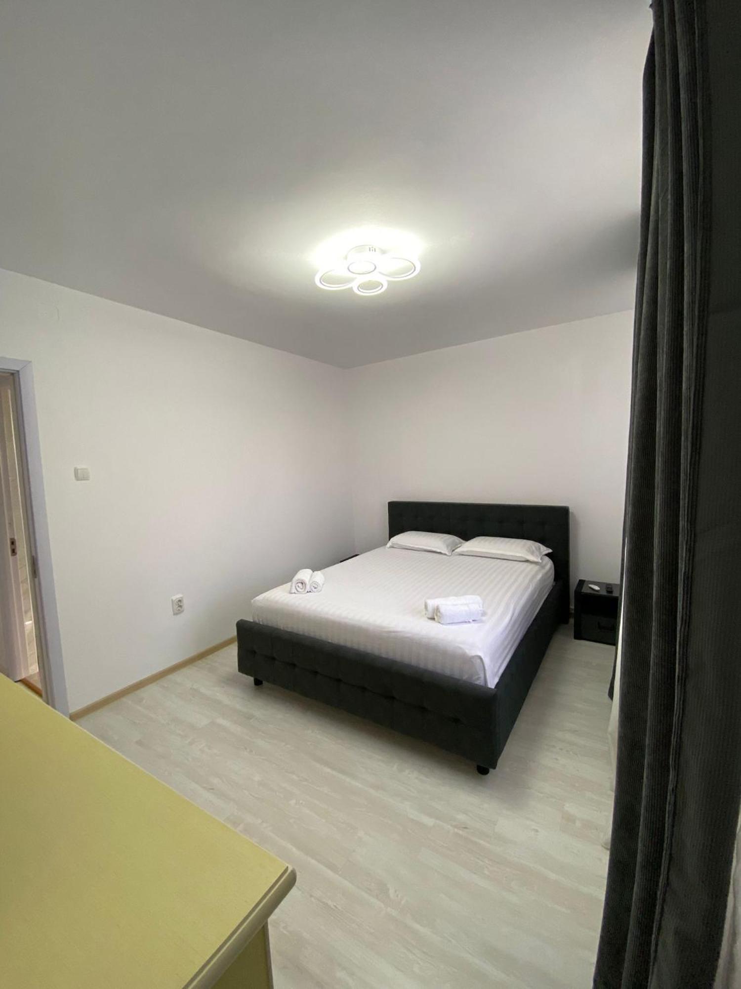 Sorinaapartament Târgu Neamț Exteriör bild