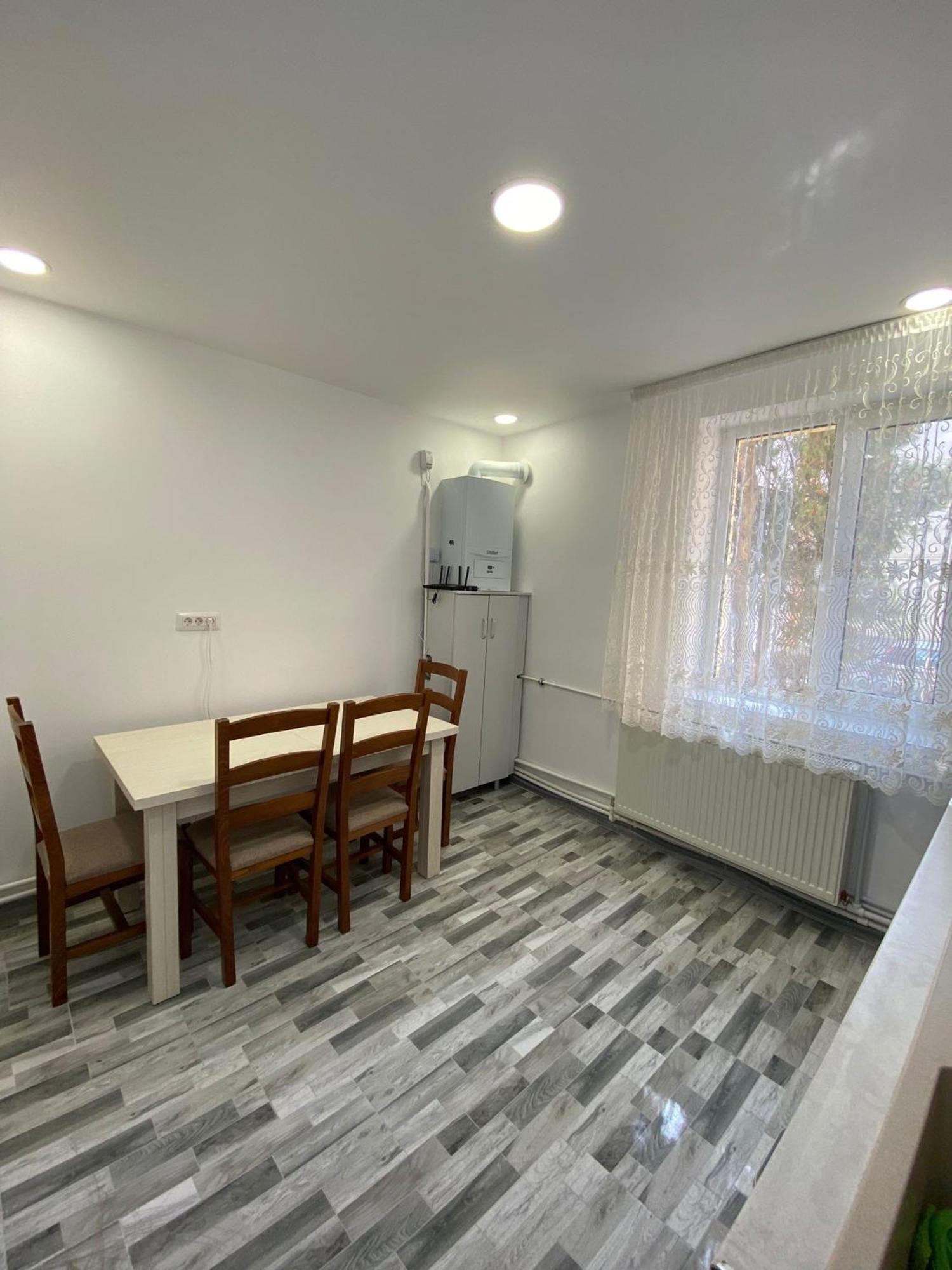 Sorinaapartament Târgu Neamț Exteriör bild
