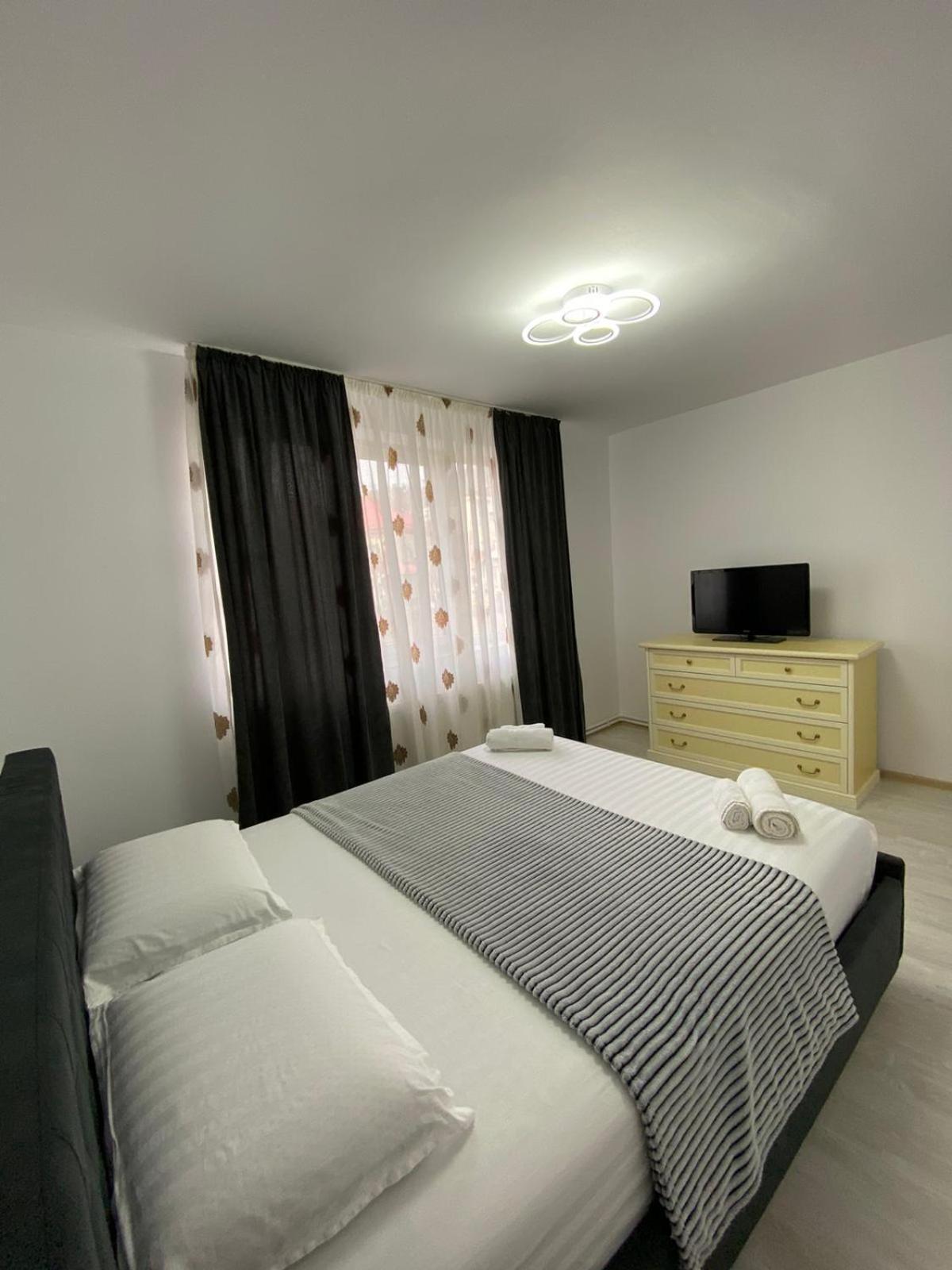 Sorinaapartament Târgu Neamț Exteriör bild